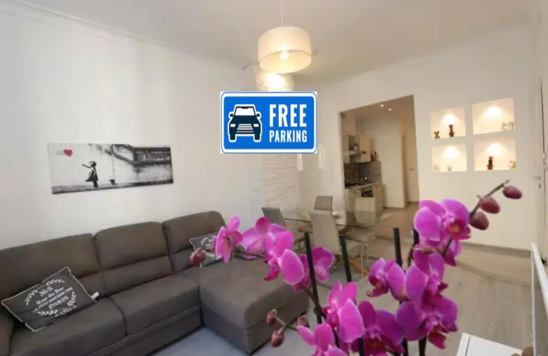 Exclusive Apt Really Downtown - Free Private Parking Included! Genua Italië