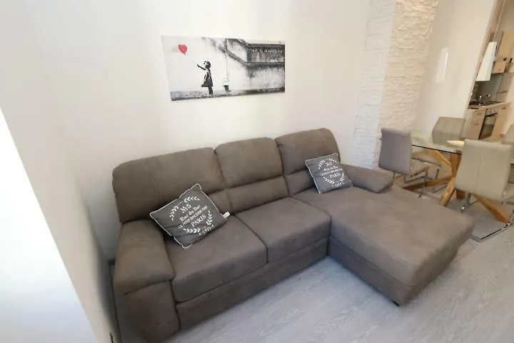 Exclusive Apt Really Downtown - Free Private Parking Included! Genova Olaszország