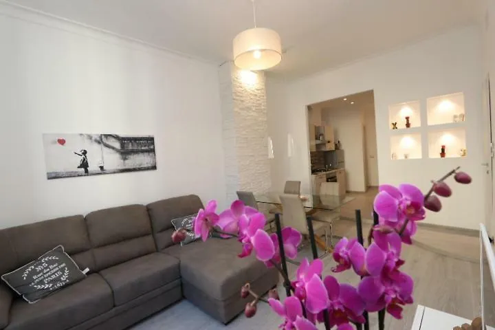 Exclusive Apt Really Downtown - Free Private Parking Included! Genova