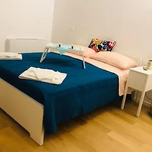 Ella , Bari Italia